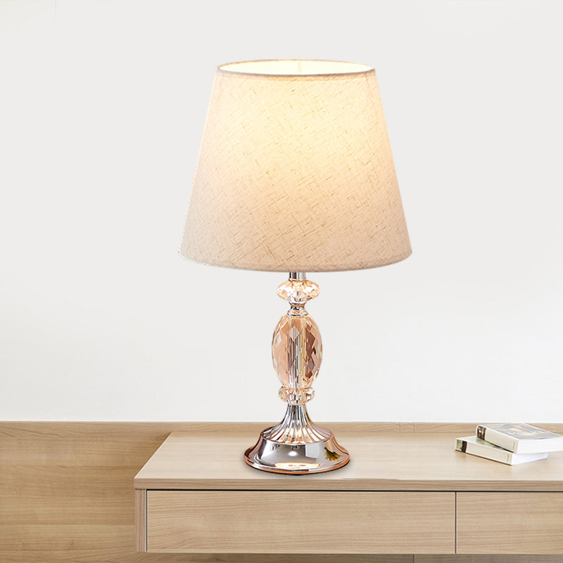 LuxLicht Crystal Table Lamp – Sophisticated Conical Design with Faceted Glass Details