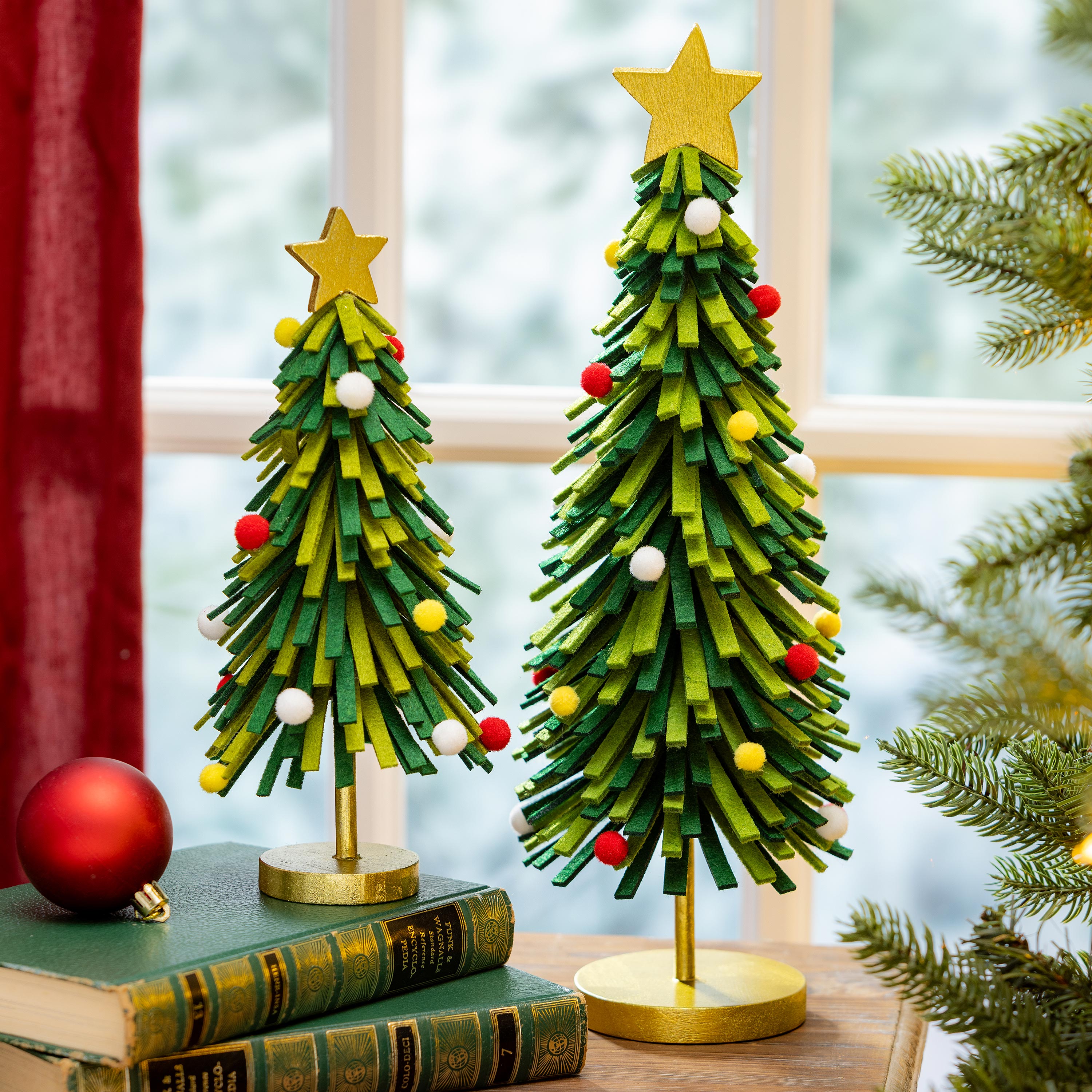 Traditional Santa Table Décor Set – Wooden & Fabric Christmas Tree Centerpiece for Holiday Home