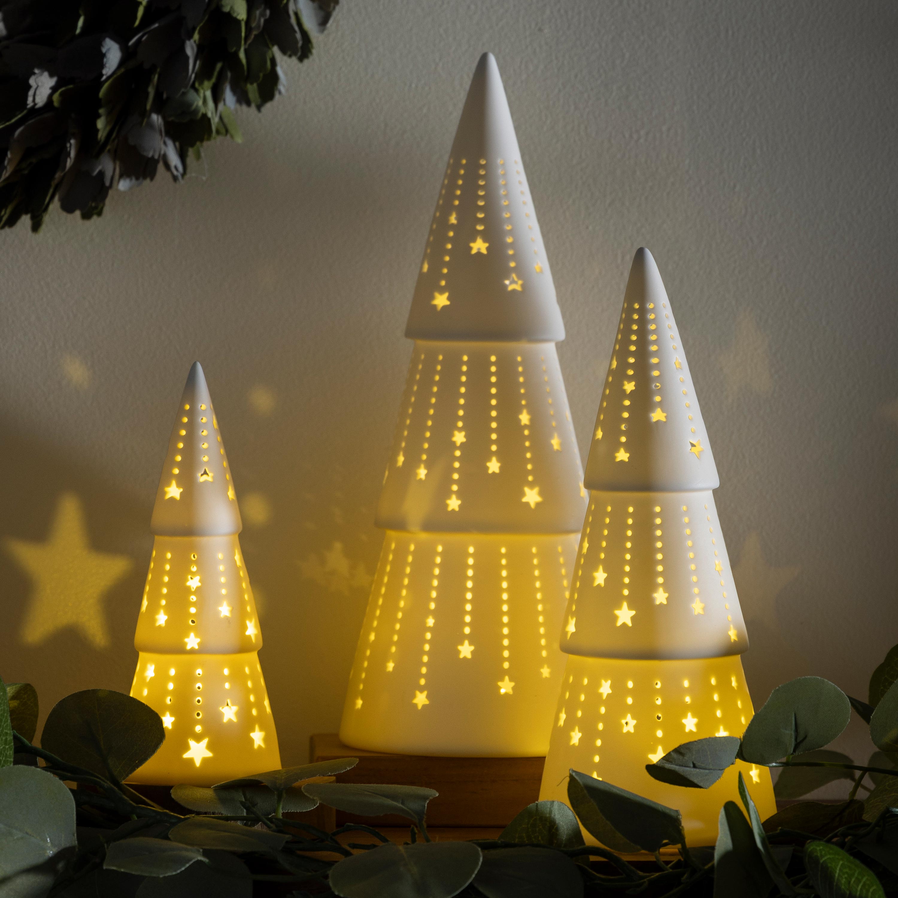 Ceramic LED Christmas Tree – Light-Up Table Decoration for a Warm and Festive Holiday Ambience