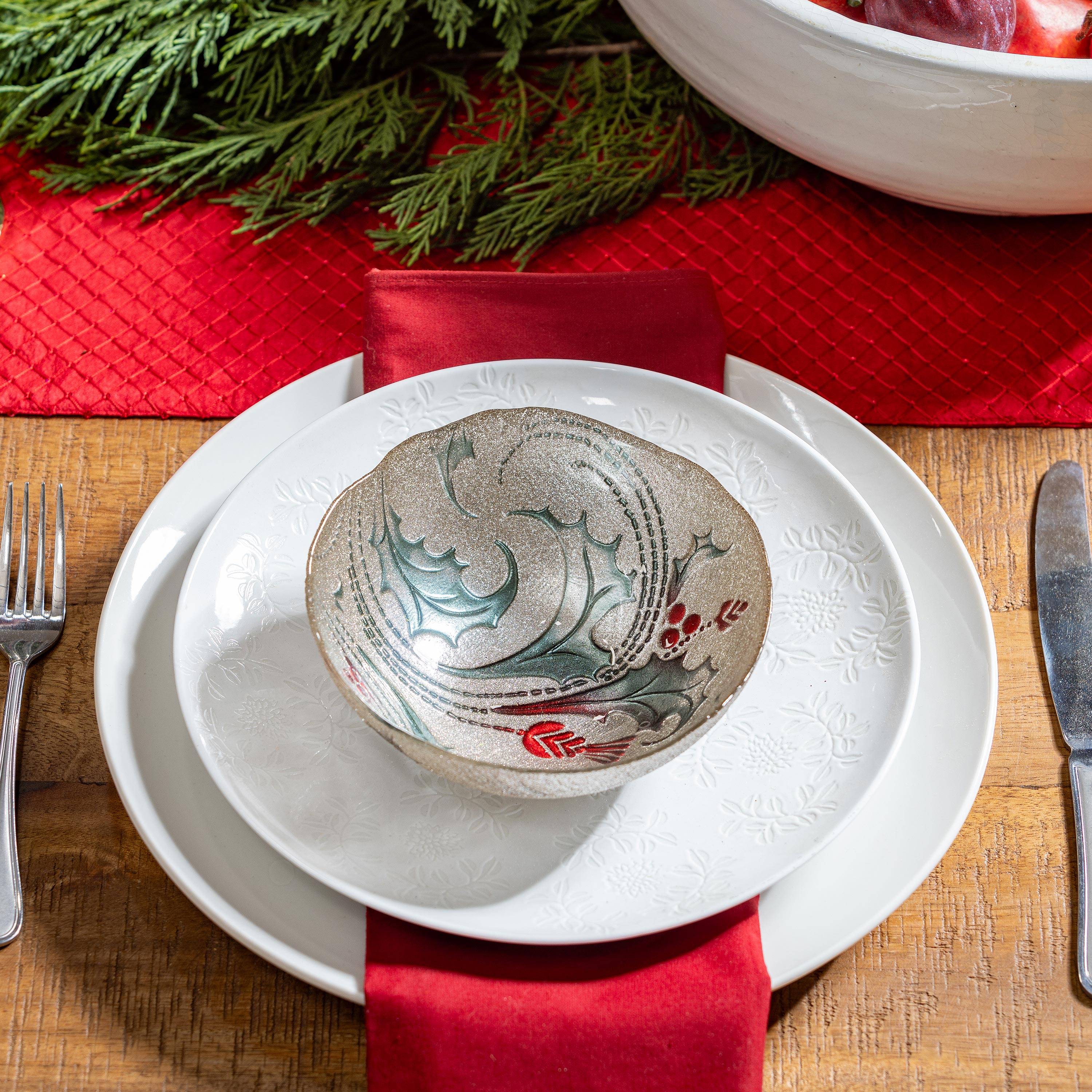 6" Joyful Traditions Glass Vase – Holly & Berry Christmas Decoration for Festive Floral Arrangement