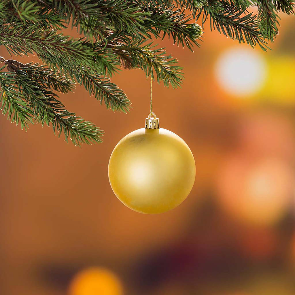 Complete Christmas Tree Decoration Set –  7.5Ft/2.3m Pre-Lit Christmas Tree Holiday Package with 250 LED Lights & 140 Ornaments