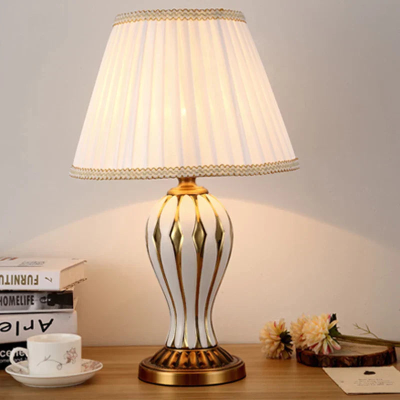 AmericanaGlow Vintage Desk Lamp – Elegant Retro Antique Table Light for Home & Office