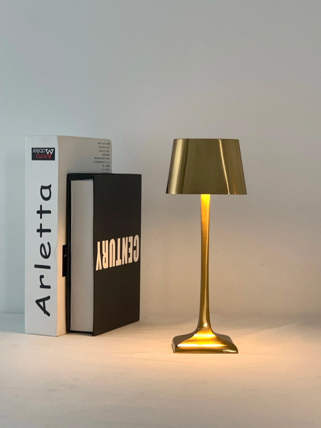 PowerGlow – Elegant Square USB Table Lamp for Modern Lighting