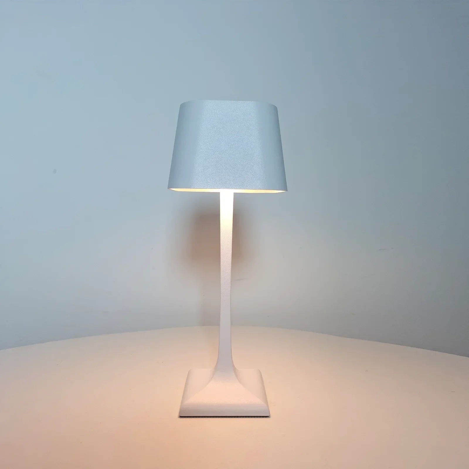 PowerGlow – Elegant Square USB Table Lamp for Modern Lighting