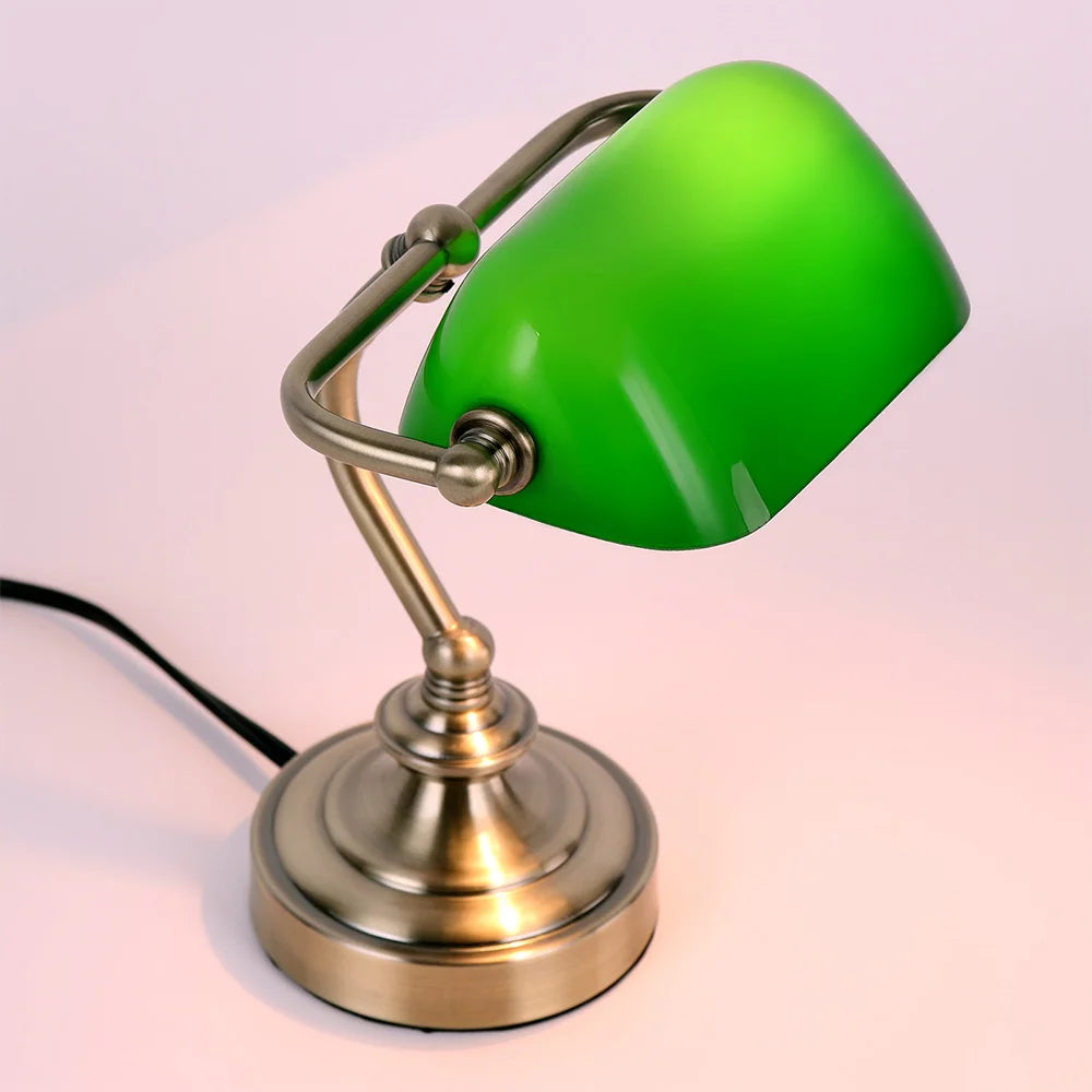NostalGlow Retro Desk Lamp – Compact Vintage Lighting with Nostalgic Charm
